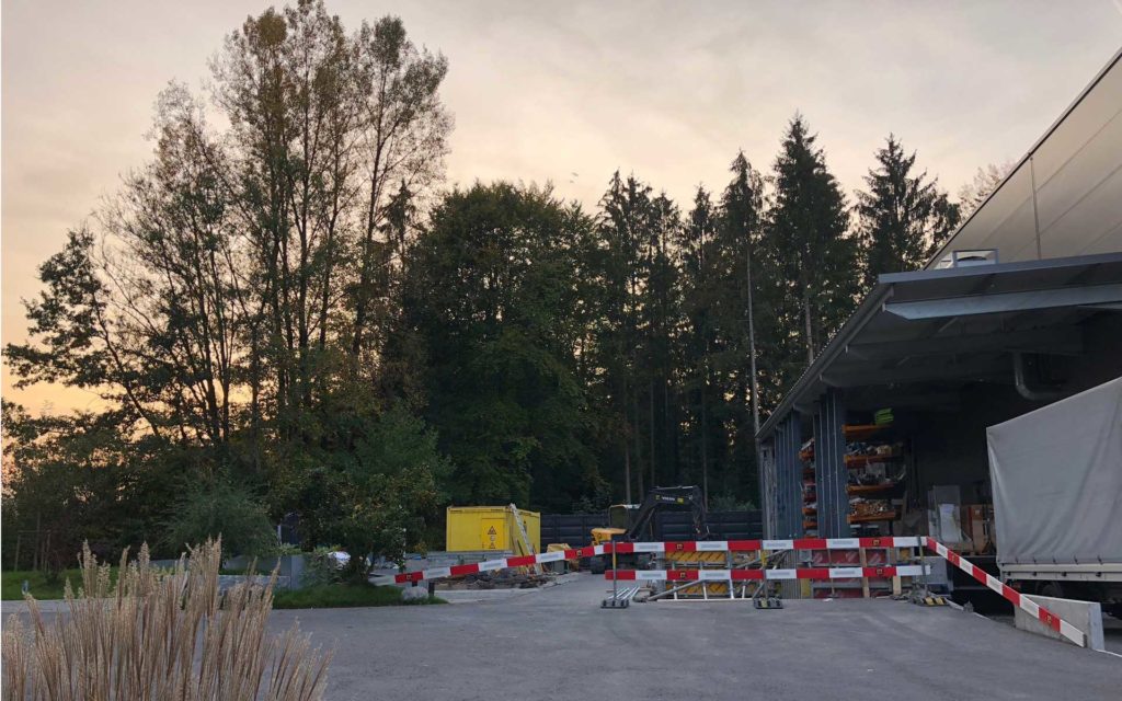Um unsere geliebte Kundschaft weiterhin zur vollsten Zufriedenheit zu betreuen, weiten wir unsere Arbeitsfläche aus. Mehr Platz für mehr Ideen und Möglichkeiten...